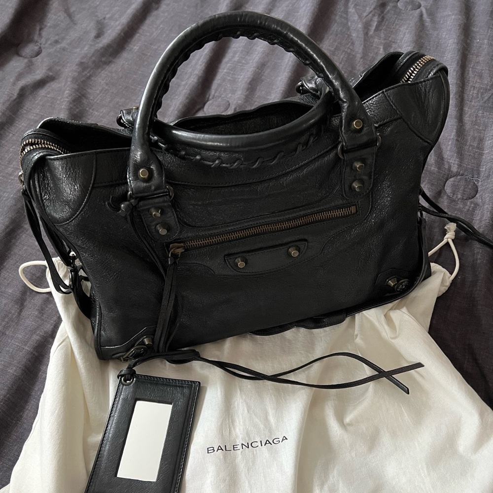 BALENCIAGA. Agneau Classic Hardware City Black. Authentic 💯